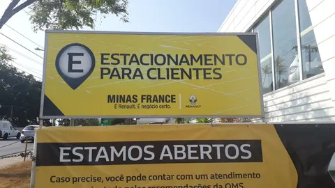 Placa de estacionamento para clientes da Minas France
