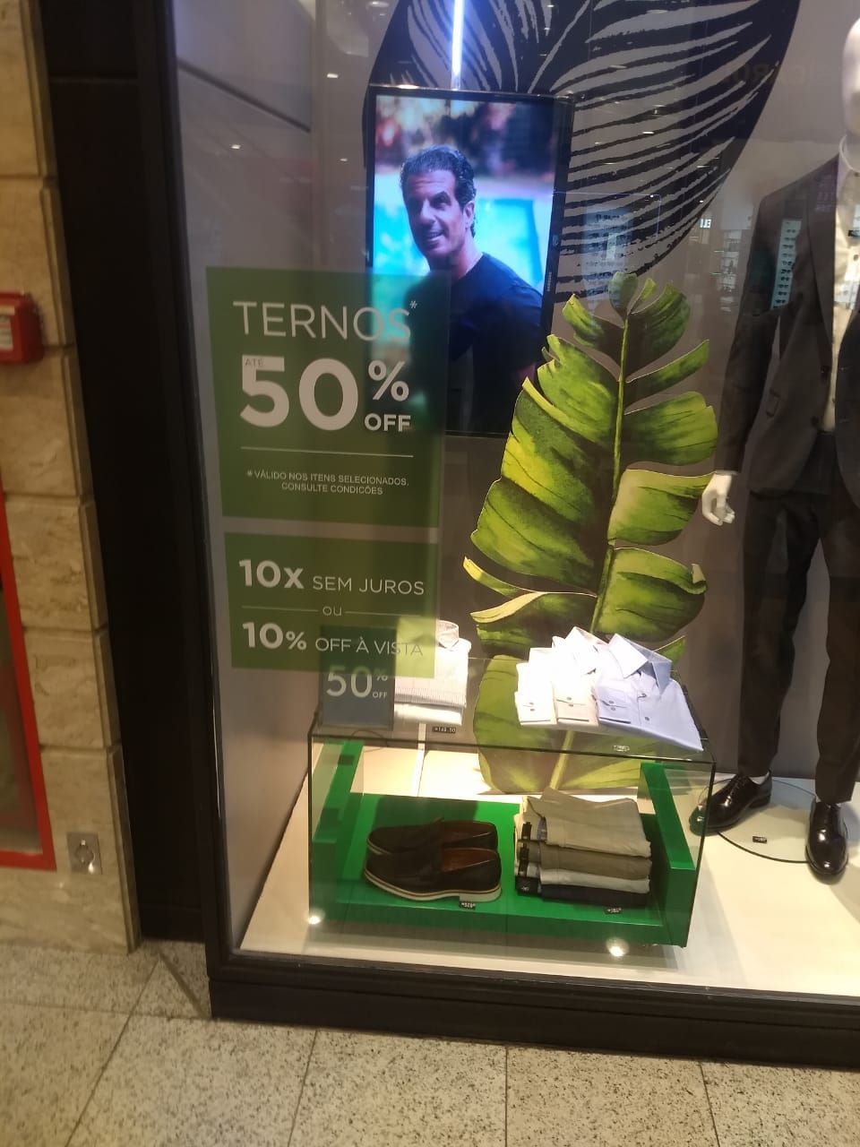 Vitrines 17 - Projeto de vitrines realizado pela MV Print em Belo Horizonte